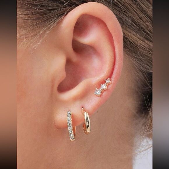 Diamond stud earrings S331 - Picture 1 of 3